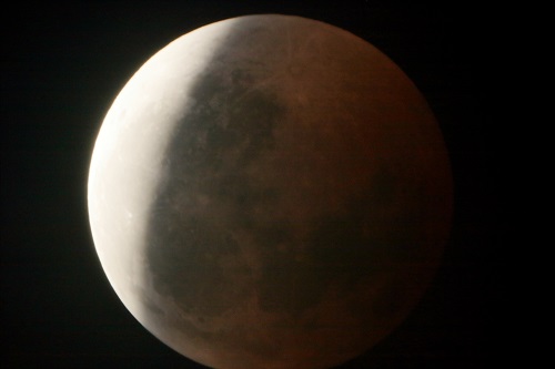 Photo de l'éclipse de Lune le 27/07/2018 dans les alpes- Optrolight